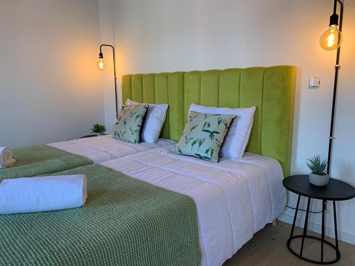 Habitación con 4 camas y baño privado